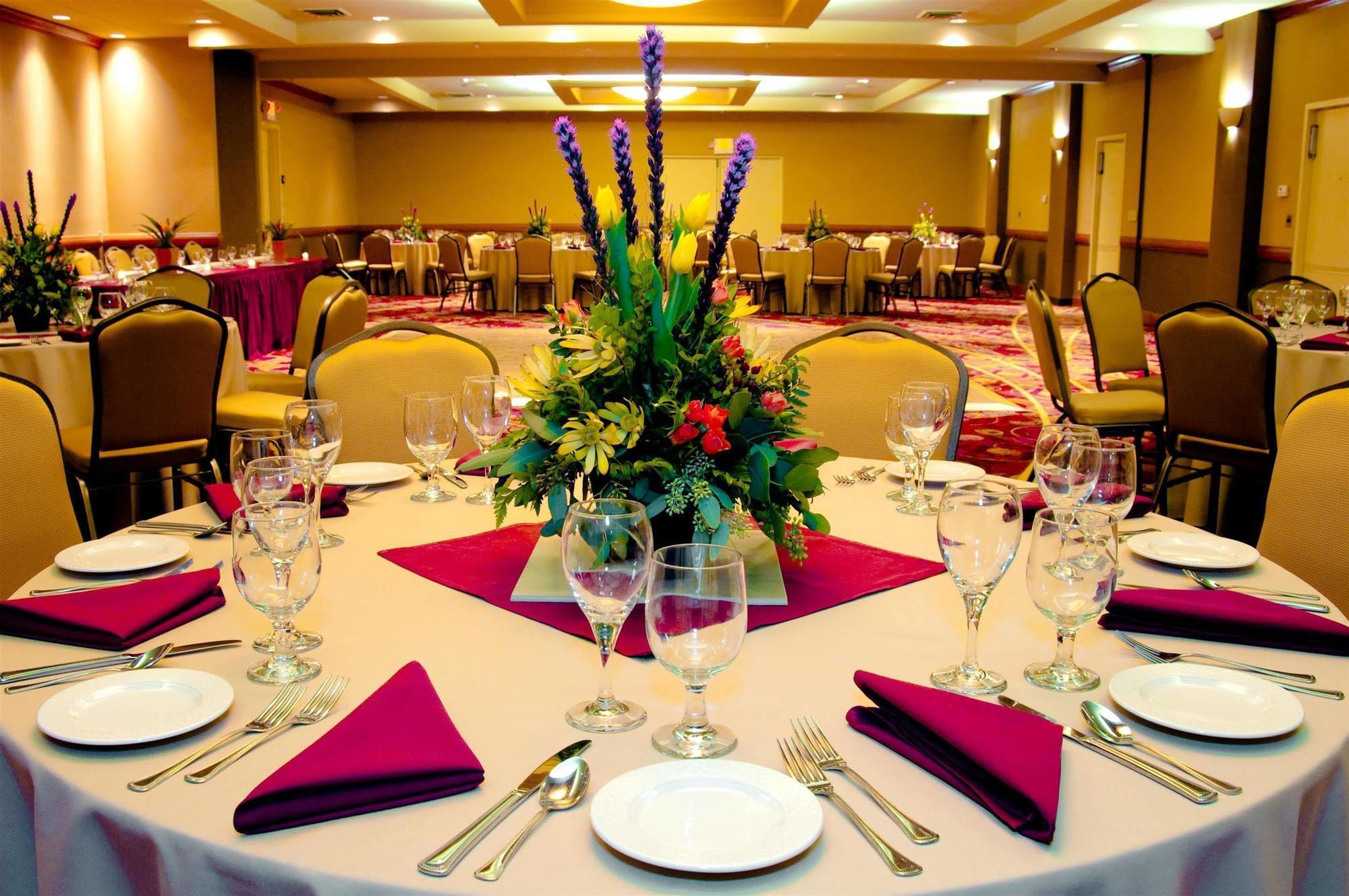 Red Lion Hotel & Conference Center - Seattle/伦顿 餐厅 照片